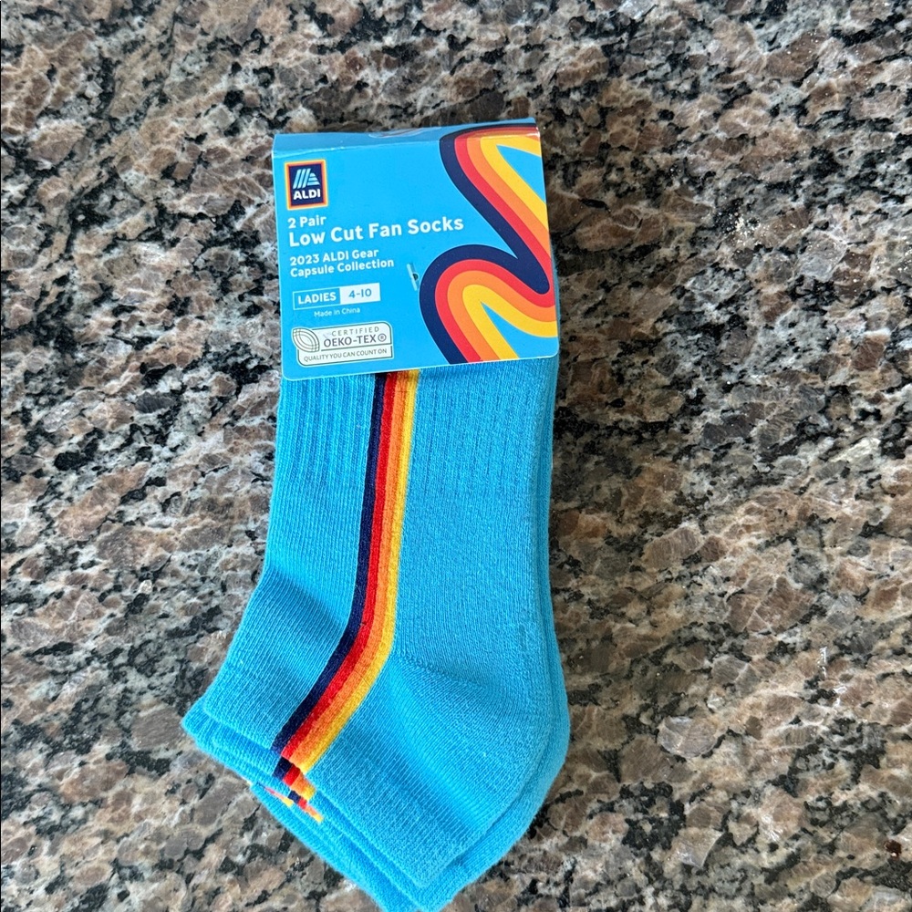 ALDI Gear Ladies Low Cut Fan Socks Blue 2-Pair Pack Crew Fan Socks Size 4-10 🩵🌈
